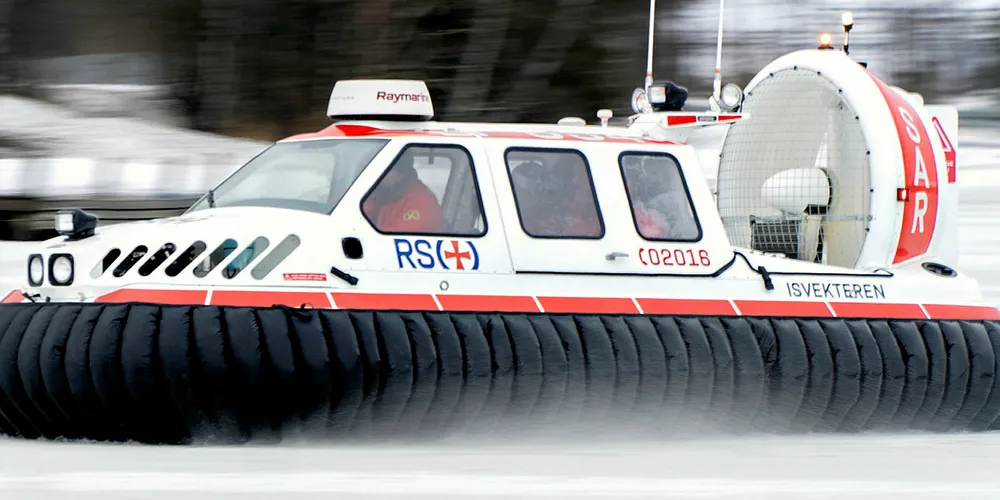 Isvekteren på Eina vannet. FOTO: ROBERT S. EIK . Redningsselskapets sjøredningskorps med base på Gjøvik får nå ansvaret for «Isvekteren».