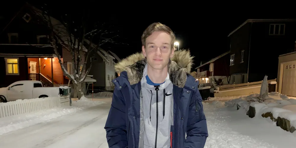En av dem som vil jobbe i fiskeindustrien: Sander Nilsen (23) gleder seg til å begynne i ny jobb hos Berg Seafood når skreien kommer inn til Lofoten.