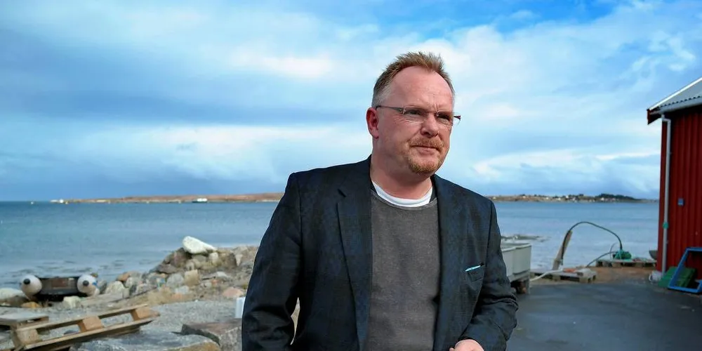Fiskeriminister Per Sandberg (Frp) lover at de som driver med fiskesmugling skal stoppes.Pressefoto