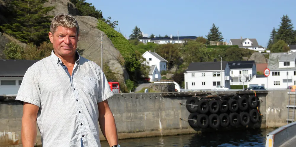 Arne Harald Stensland, daglig leder ved Skude Fryseri, har store strømutgifter for tiden. Strømregningen i august i år var nesten femdoblet fra august 2020.