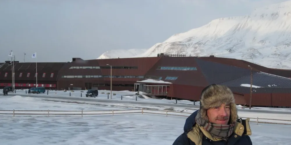 Ole Arvid Misund flytter hjem til Askøy etter nyttår etter fire år som direktør ved Universitetssenteret på Svalbard. Foto: Privat