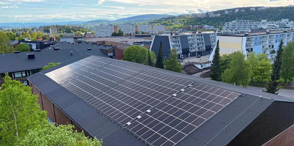 Det var nærmest full stopp i utbyggingen av vannkraft og vindkraft i Norge i fjor. Derimot ble installasjonen av solceller doblet.