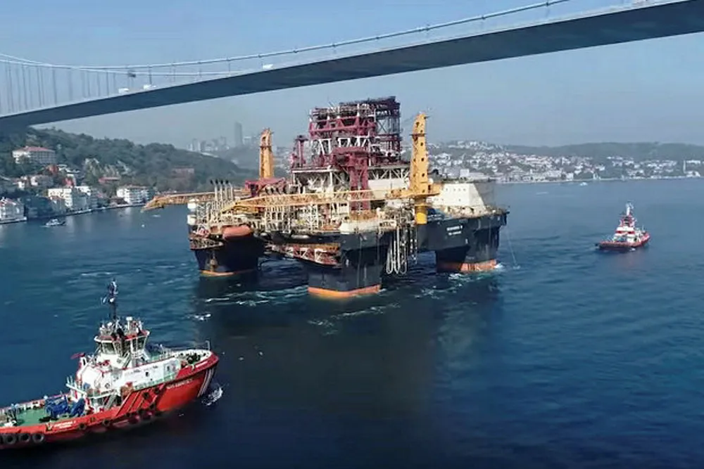 In transit: Scarabeo 9 in Bosphorus Strait