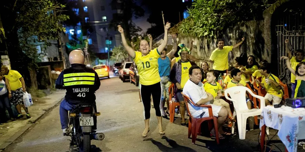 HEIA BRASIL: Vi fiskarar har all grunn til å heie på brasilianarane, både landslaget og den jamne mann og kvinne. Dei er storforbrukarar av klippfisk.Arkivfoto: Brian Cliff Olguin
