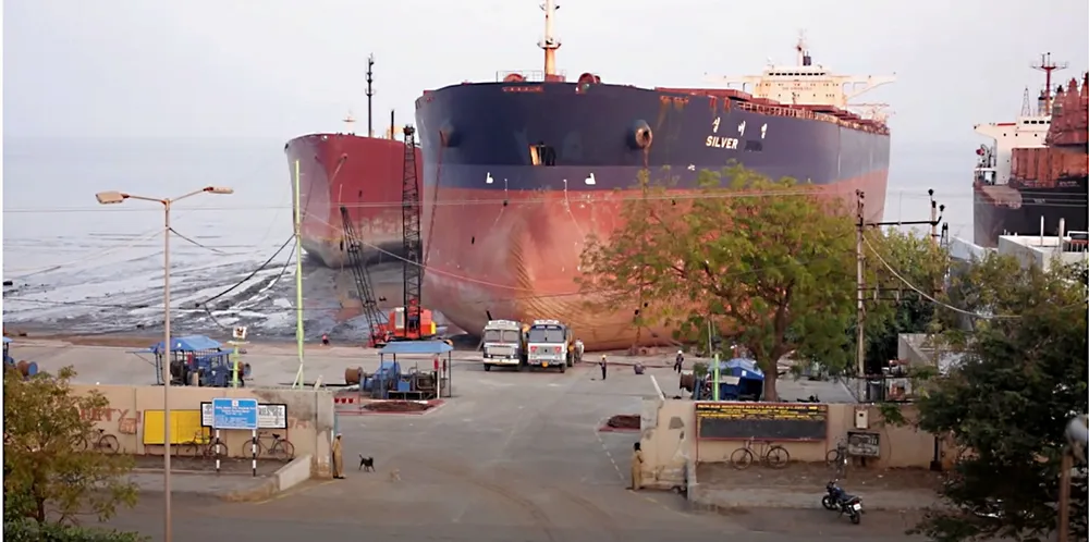 Priya Blue Industries’ recycling yard in Alang. India has adopted the standards of the Hong Kong Convention.