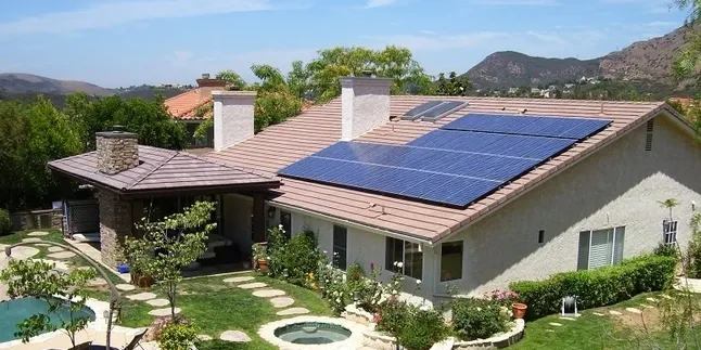 Leaked audio shines light on Florida's rooftop solar fight