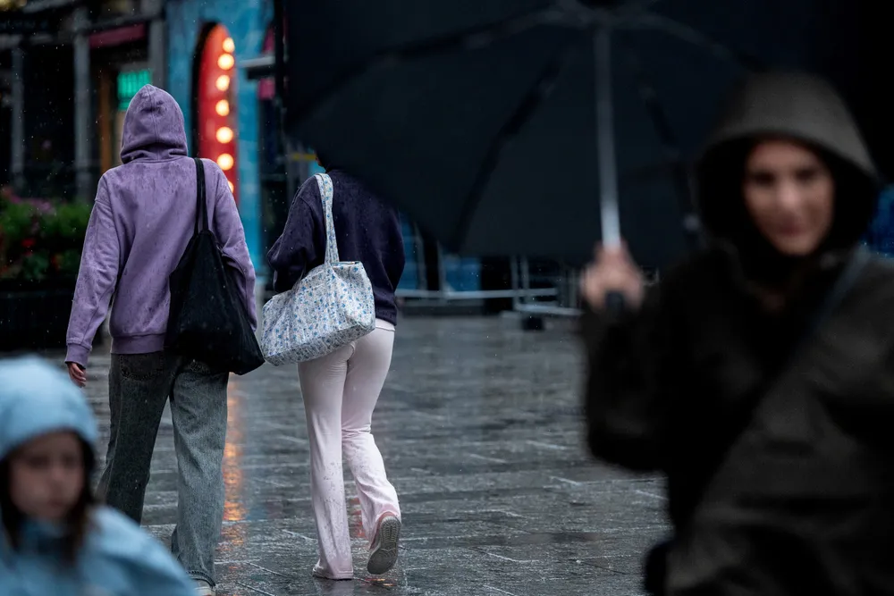 Illustrasjonsbilder av mennesker i shoppinggatene i Oslo sentrum