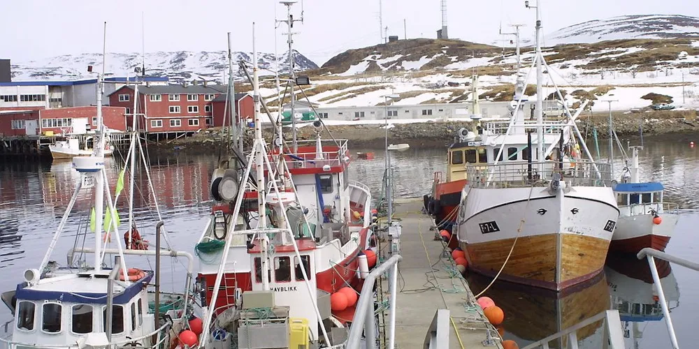 Sjarker til kai i båtsfjord. Ill foto: Linn Bertheussen.