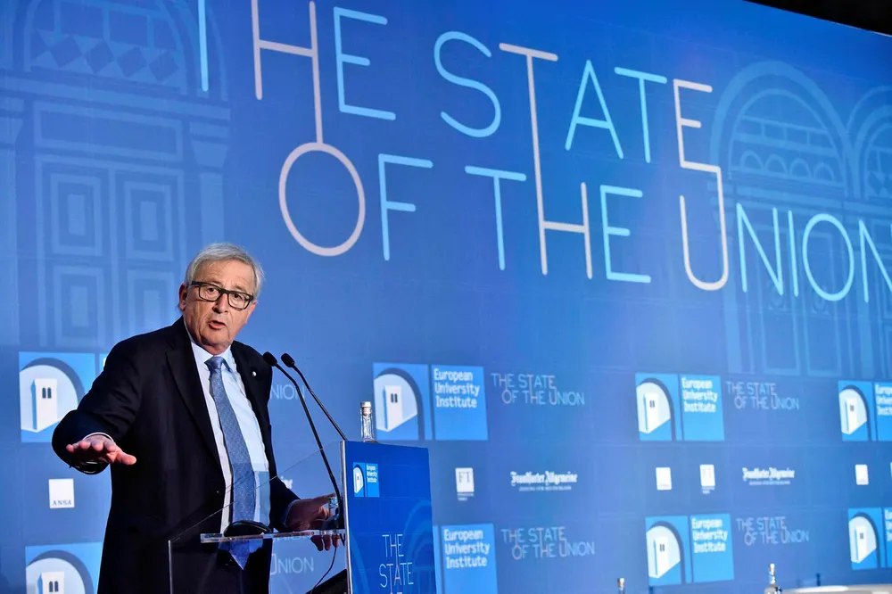 «La meg si en gang for alle: Vi er ikke naive frihandlere ...» sa Jean Claude Juncker i sin State of the Union-tale i 2017. Sitatet var en del av begrunnelsen for å innføre et regelverk for «screening» av utenlandske direkteinvesteringer i EU, noe som ble til en ny EU-forordning i år. Mens EU er i ferd med å innføre sterkere kontroll over blant annet kinesiske investeringer, er Norge i ferd med å forhandle frem en frihandelsavtale med Kina. Det er ikke uproblematisk, mener artikkelforfatteren.