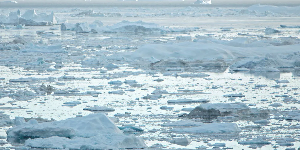 GRØNLAND: Isfjell fra Sermeq Kujalleq den berømte isbreen på Grønland. Nå tegner forskerne et dystert bilde av issmeltingen på Grønland.