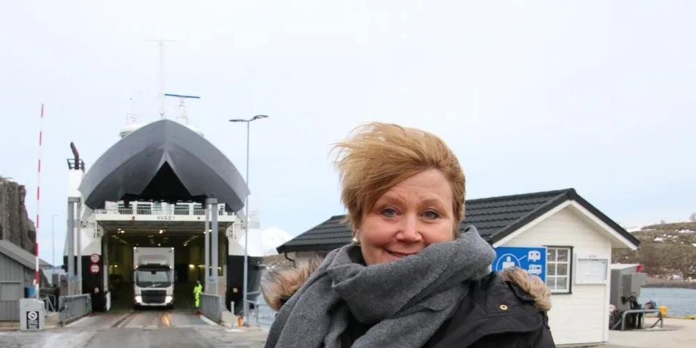 Hild-Marit Olsen, fylkesråd for samferdsel i Nordland, krever at regjeringen viser større forståelse for samferdselsutfordringene i fylket, noe ikke minst sjømatnæringen merker på kroppen. Foto: Geir Johnsen, Nordland fylkeskommune