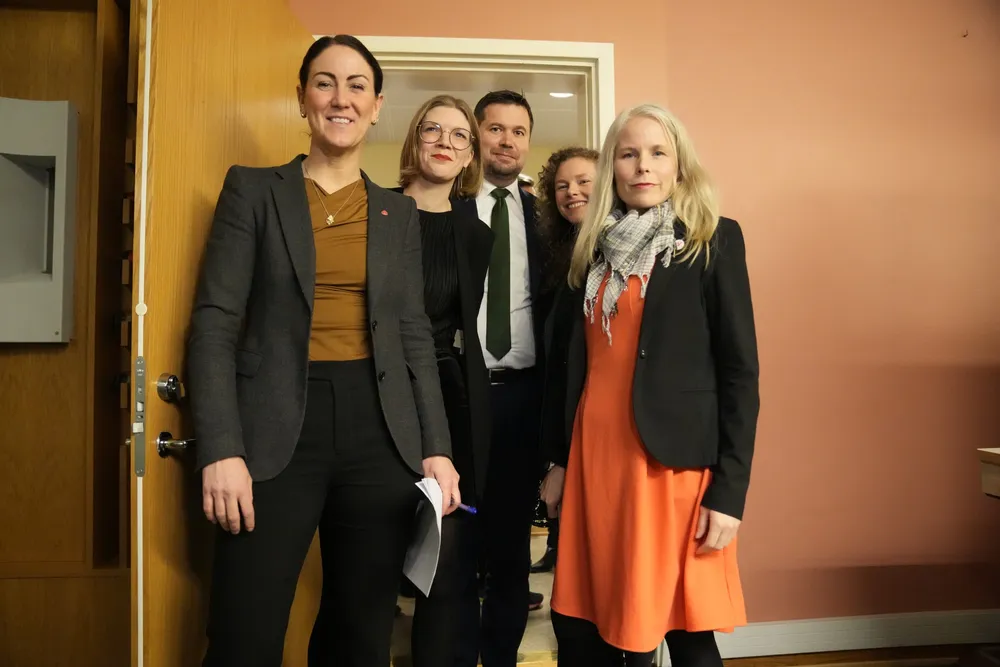 Enighet om statsbudsjettet ble nådd etter en rekke samtaler tirsdag og natt til onsdag, den siste med alle partilederne på parlamentarisk leder Tonje Brennas kontor rett før midnatt.