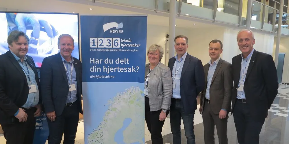 Ordførere fra fiskerikommunene på landsmøtet til Høyre f.v. Jonny Finstad - ordfører i Vestvågøy, Geir Inge Sivertsen - ordfører i Lenvik, fiskeriminister Elisabeth Aspaker og stortingspolitiker Frank Bakke Jensen (i midten), samt Morten Storebø, ordførerkandidat for Høyre i Austevoll og Geir Ove Ve