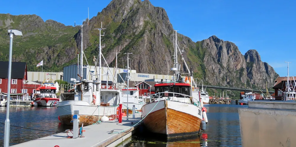 I forbindelse med regionreformen ble statens eierskap og forvaltningsansvar for fiskerihavner overført til de nye fylkeskommunene. Her fra havna i Svolvær.