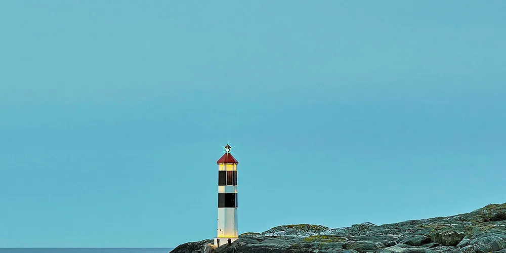 NYE FYRLYKTER: Litus Lux representerer den nye generasjonen fyrlykter. Bildet viser fyrlykten som er satt opp i Smørsundet ved Grimstad.