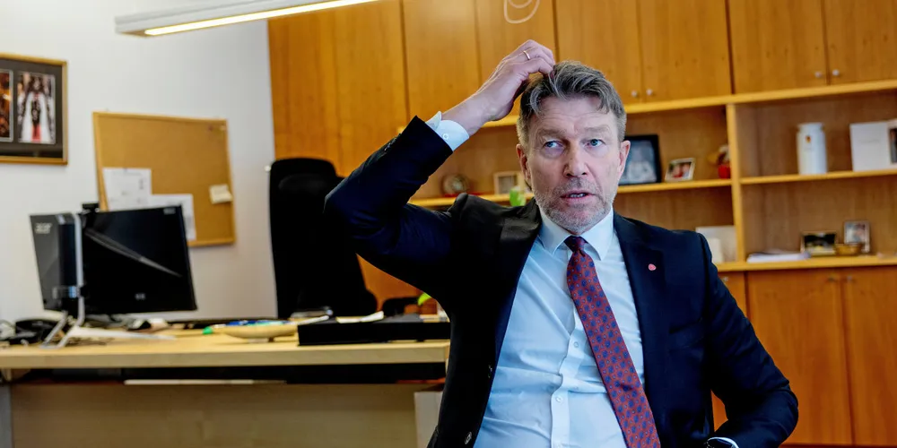 Olje- og energiminister Terje Aasland unngår å svare konkret på spørsmål om som handler om fremtidig kraftbalanse i Norge.