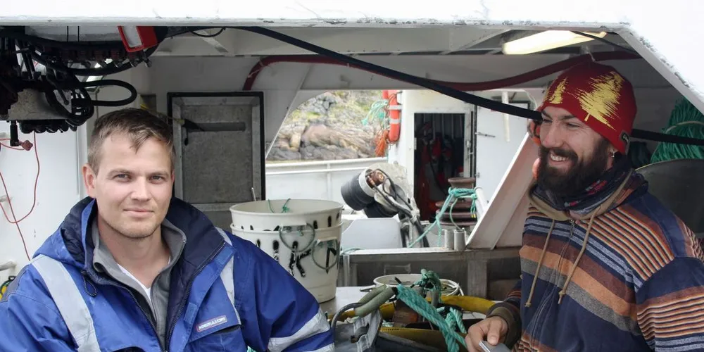 Olve Storås og Klaudijus Buktus på «Grønholm» tjener gode penger på blåkveita. Foto: Frank Einar Iversen