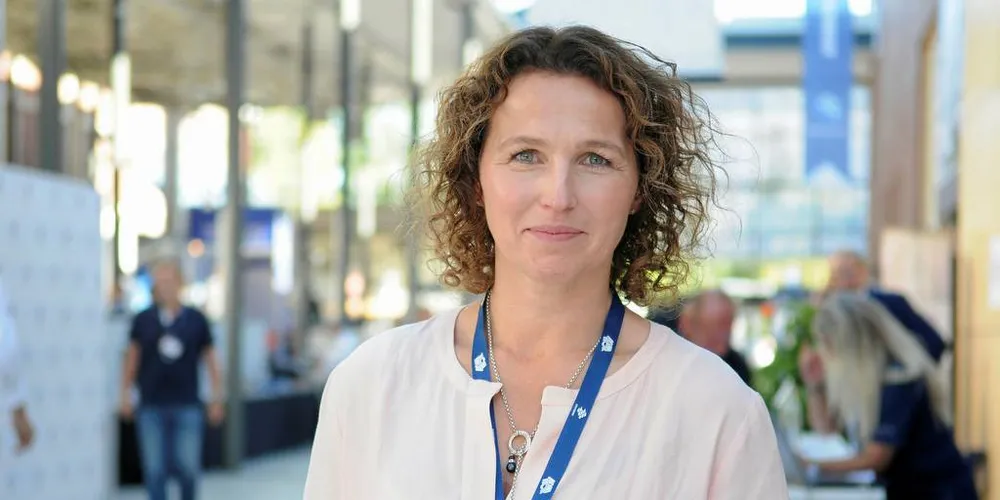 LEDE: Å være leder innebærer mange typer ansvar. I fabrikken har du ansvar for kvalitet og utbytte. Å motivere medarbeiderne så de yter sitt beste, også når de er slitne og drittlei, er også viktig.Foto: KJERSTI KVILE