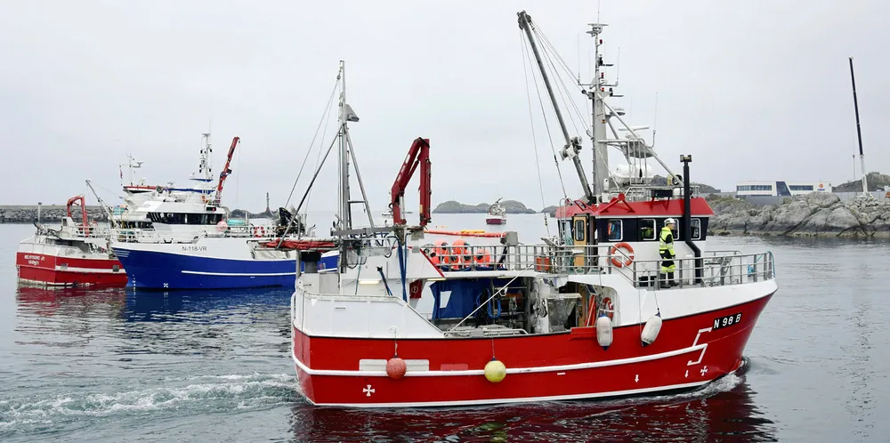 JAKTER SILD: Her er «Eros» (nærmest) fotografert på havna i Svolvær, sammen med «Meløysund Jr» og «Star Viking».
