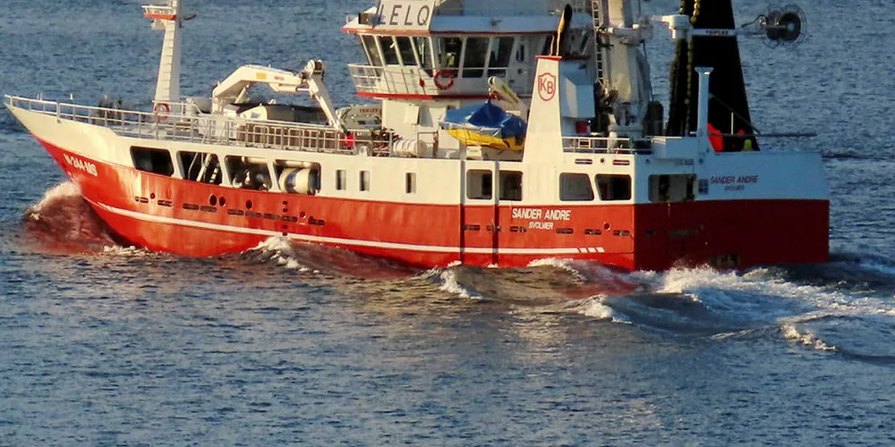 UT OG INN: Fårt Fjordfiskenemnda det som de vil, må «Sander Andre» på vel 38 meter fiske torsken utenfor grunnlinja, mens «Ine Marie» kan operere innenfor fjordlinjene med sine knapt 11 meter.