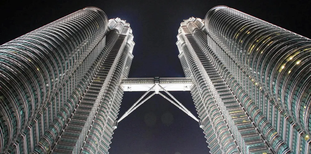 Petronas, which is headquartered in Kuala Lumpur's soaring Twin Towers, has hooked up with Hyundai LNG Shipping for its next LNG newbuildings.