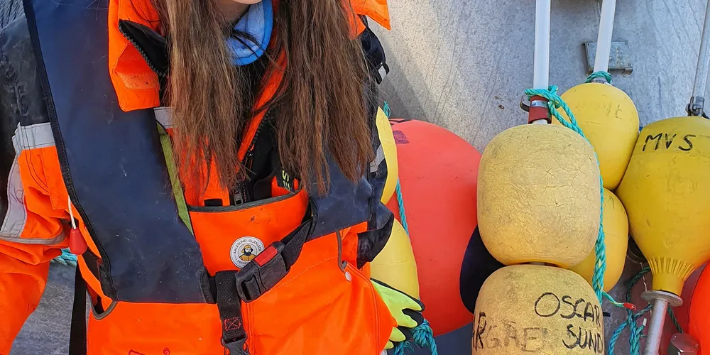 Frida Jaklin er en av mange unge som drømmer om en framtid i fiskeriene. Turen til Lofoten med «Oscar Sund» har gjort henne enda mer sikker på at det er denne veien hun vil satse, og håpet er å få turnusjobb på større fiskebåt.