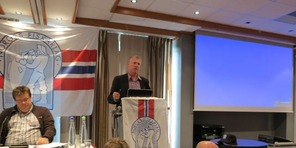 Administrerende direktør Audun Maråk ba fiskerne i Fiskarlaget Vest om å tenke seg om i hva de vil åpne for ved arv og generasjonskifte i fiskeflåten. Foto: Nils Torsvik