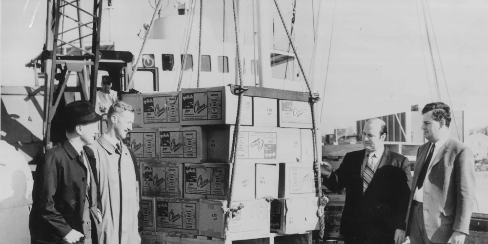 Vareinspeksjon i USA i 1970. F.v. Peter Fladmark, Rolf Nissen, Gus Aslanis, Kapt. Auke Popjes