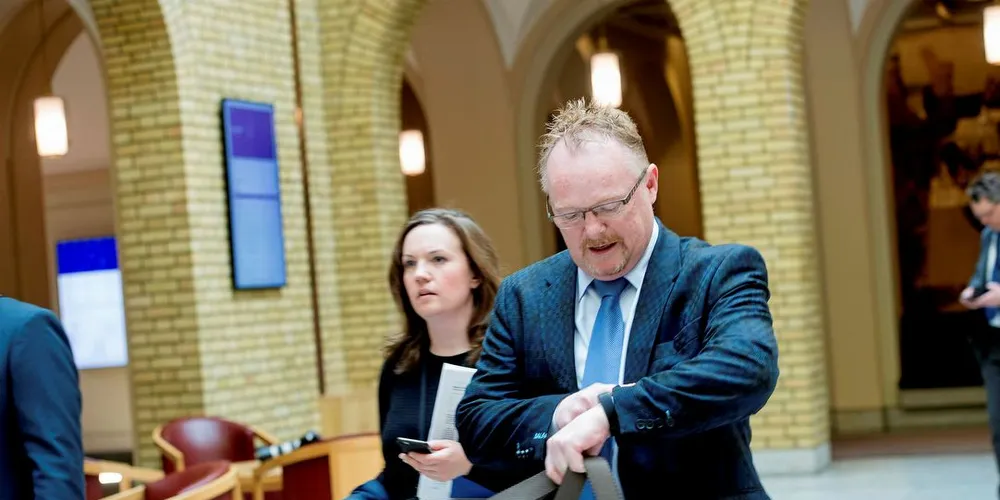 Fiskeriminister Per Sandberg (Frp), mener han har fått utrettet mye og ikke tapt så mange slag i Stortinget. Her sammen med politisk rådgiver Veronica Pedersen Åsheim.Foto: Mikaela Berg/DN