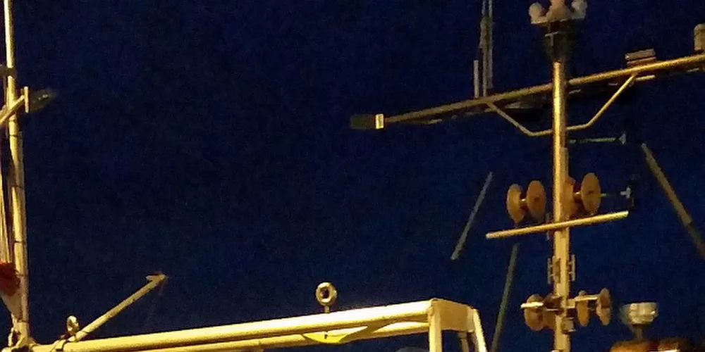 Kurt Inge Helleberg fisker krabbe, hummer, skrei og makrell, og har fått med seg samboeren Alice Eik på skreifiske. - Dette er til å få vondt i magen av. Det er levebrøde vårt, sier Eik. Foto: Privat