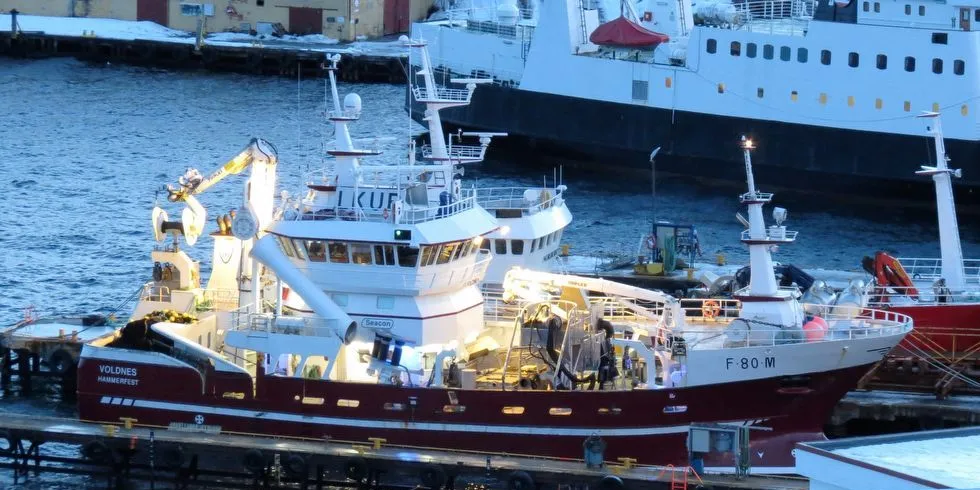 Kystnotbåten ”Voldnes” på 34 meter tilbrakte starten av året på verksted i Harstad (bildet). Men tirsdag kom finnmarkingene endelig i gang på silda, og kunne melde inn sine første 250 tonn til Sildesalgslaget. Foto: Jon Eirik Olsen.