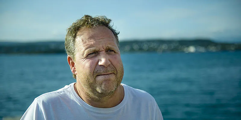 Fisker Bjørn Jørgensen er skeptisk til laksenæringa. (Foto: Lars Åke Andersen)