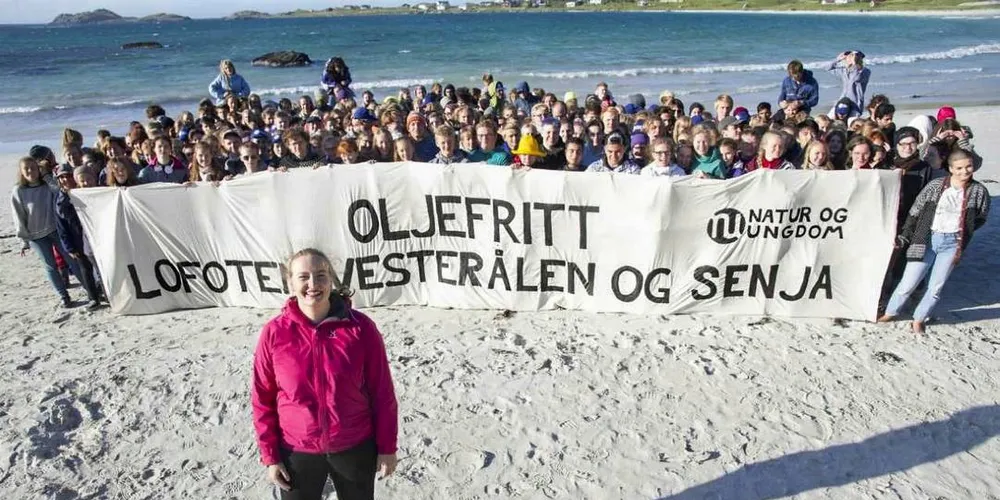 Åpningen av Natur og Ungdoms sommerleir på Ramberg i Lofoten. Leder Ingrid Skjoldvær i forgrunnen.Foto: Amanda Iversen Orlich/Natur og Ungdom