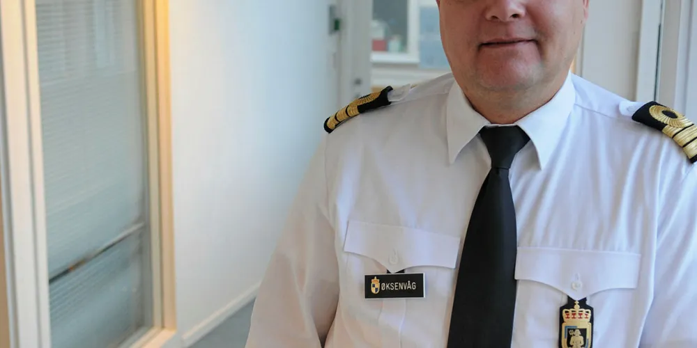 PRIORITERER OVERVÅKNING: Garn- og lineflåten får nå høyeste prioritet i Kystvaktens flyovervåkning av fisket i nord. Her Erling H. Øksenvåg, seksjonsleder for ressurskontroll hos Kystvakten på Sortland.