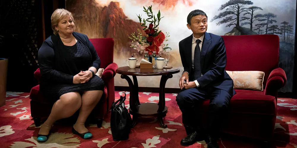 Diplomati åpner grenser: Statsminister Erna Solberg sammen med Alibaba gründer Jack Ma på «Norway-China Business Summit» i Beijing i fjor.