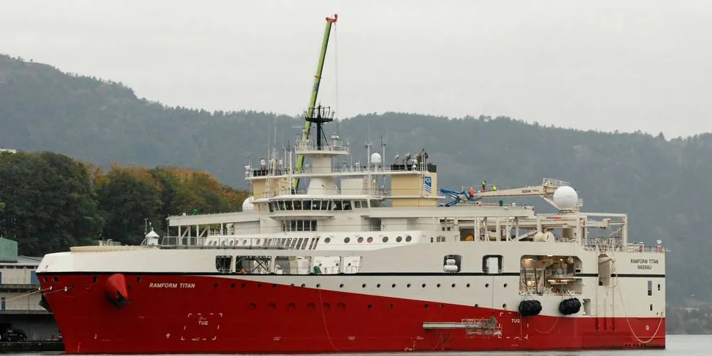 PGSs «Ramform Titan» kan ha opp til 24 kabler i sjøen på en gang. «Strykejernet» er 70 meter bred over hekken.Foto: OLE ERIK KLOKEIDE