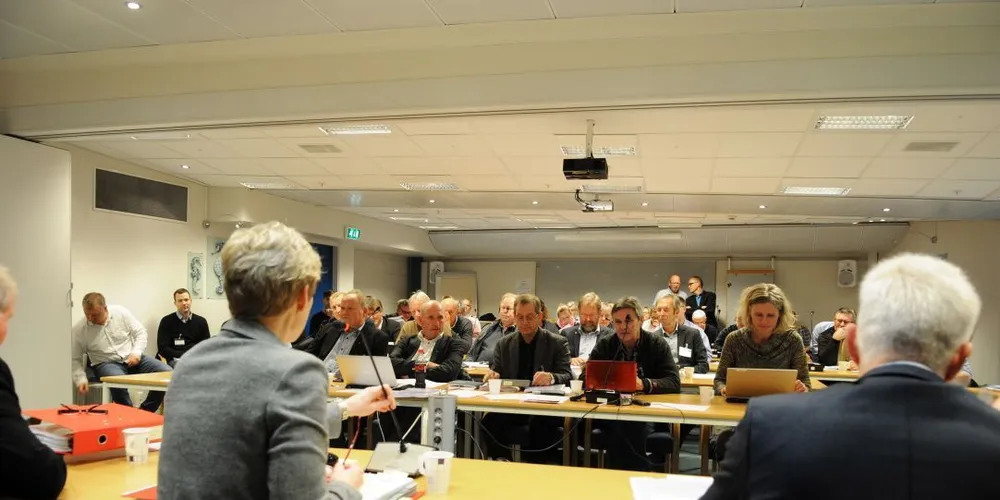 Jan Ivar Maråk i Norges Fiskarlag var en av dem som satt på forreste rad under reguleringsmøtet. Han var kritisk til de foreslåtte stengningskriteriene for vassildfisket. Foto: Kjersti Kvile