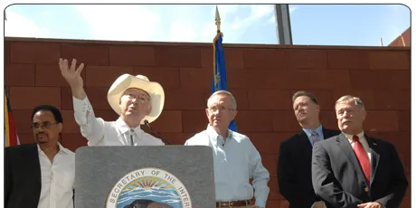 Salazar dedicates first solar project on US federal land
