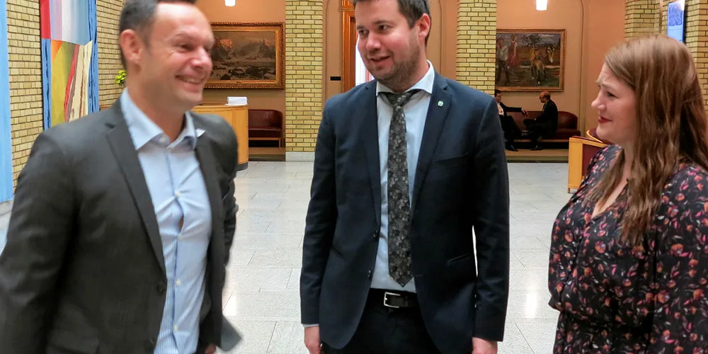 KRITISKE: Stortingsrepresentantene Torgeir Knag Fylkesnes (SV), Geir Pollestad (Sp) og Cecllie Myrseth (A) i Stortingets næringskomité er svært kritiske til flere av forslagene i kvotemeldingen og håper på en reell dialog med regjeringspartiene.