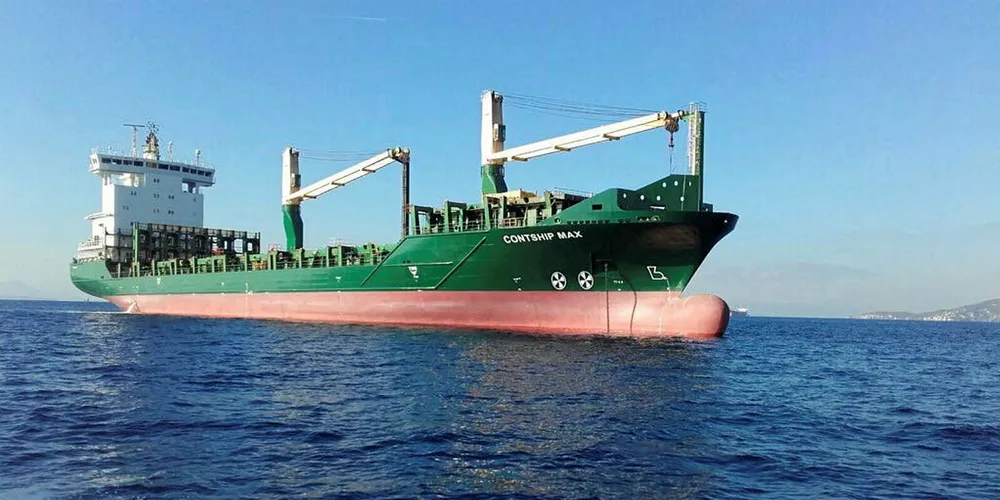 The 966-teu Contship Max (built 2006)