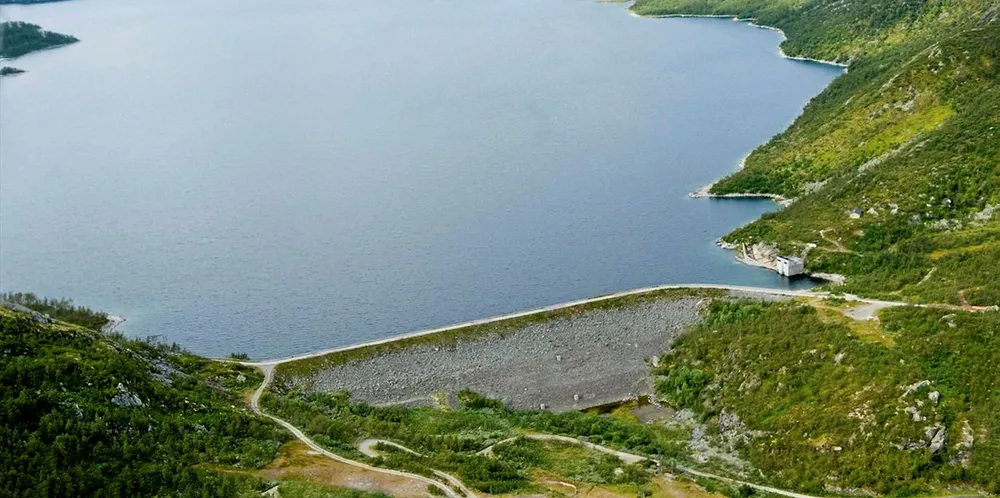 NVE anbefaler blant annet at det gis slipp av minstevannføring fra Strandavatn.