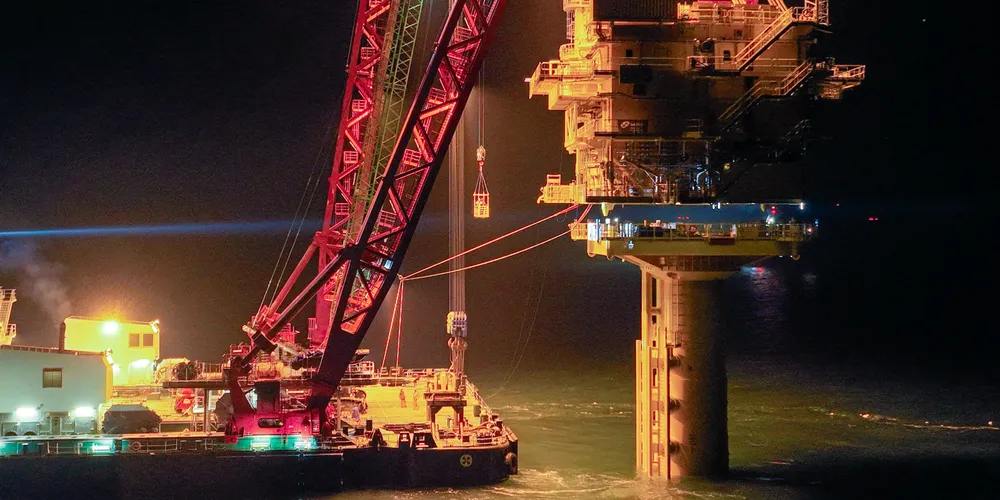 The Kaskasi topside is put in place.