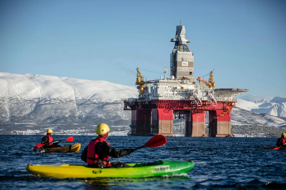 Departure disrupted: Songa Enabler leaving Tromso amid demo by Greenpeace activists