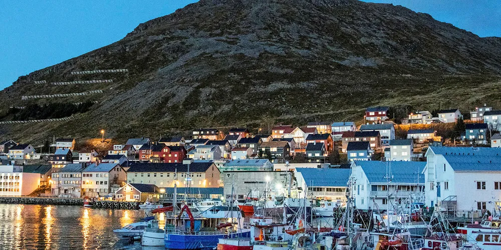 SAMFUNNSUTVIKLING: For et internasjonalt eksportrettet næringsliv er kunnskap om og medvirkning i internasjonale planprosesser viktig. Bildet er fra kaien i Honningsvåg.