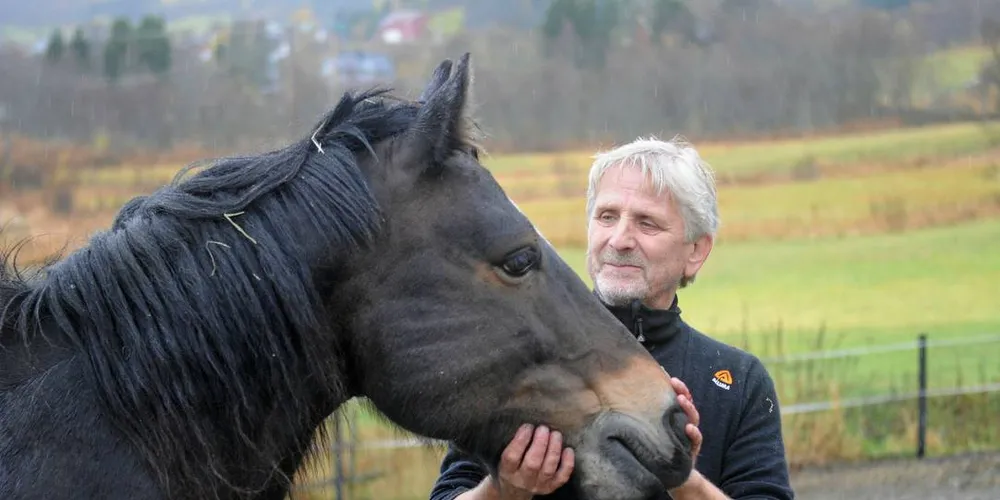 HAN TERJE I SØRVIKA: Terje Jensen mangler to måneder på å ha vært i Fiskeribladets tjeneste i 30 år. Kommende uke fyller han 62 år, så nå takker han av.Foto: Kjersti Kvile
