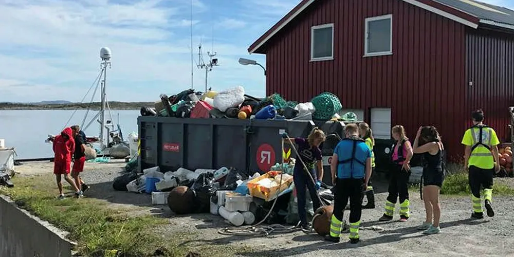 SOMMERJOBB: Om lag 40 ungdommer blir i sommer engasjert for å rydde marint søppel på holmer og skjær i Ytre Namdal. En svært viktig innsats både for natur og dyreliv i regionen.
