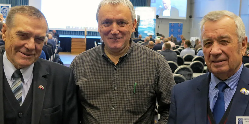 GJESTER: Russerne Anatoly Evenko, Konstantin Drevetnyak og Vasilij Nikitin var gjester på landsmøtet til Norges Fiskarlag.