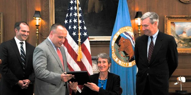 Deepwater chief executive Jeff Grybowski (second from left) wth Interior Secretary Sally Jewell last year at offshore lease signing.