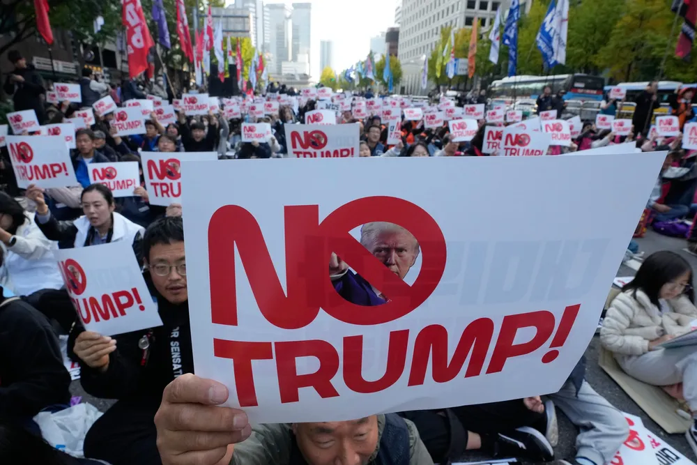Det har vært store gatedemonstrasjoner i Sør-Korea mot president Donald Trump og kravene som stilles for å inngå en handelsavtale med USA. Her fra Seoul sist helg.