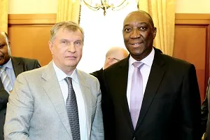 Talks: Igor sechin (left) and Oldemiro Julio Marques Baloi